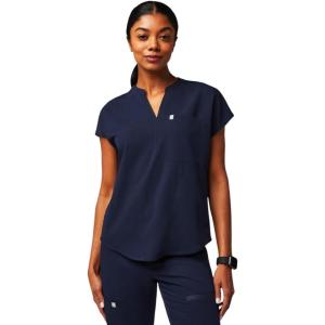 Fabletics Women’s Evolve 3-Pocket Scrub Top with an Oversized Fit – MotionTech, 4-Way Stretch, Wrinkle-Resist, Anti-Shrink(Navy)