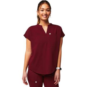 Fabletics Women’s Evolve 3-Pocket Scrub Top with an Oversized Fit – MotionTech, 4-Way Stretch, Wrinkle-Resist, Anti-Shrink(Wine)